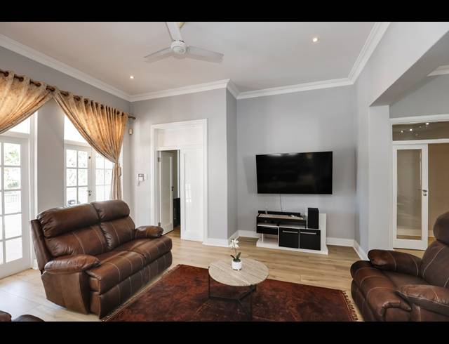 3 BEDROOM FREEHOLD FOR SALE IN ESSENWOOD